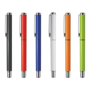 Penna roller gel in plastica con cappuccio
